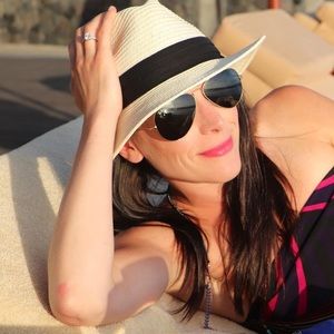 Meet your Posher, Laura